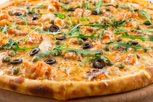 Frische Pizza mit Gemüse und Oliven bei Don Alfredo Graz zum Bestellen