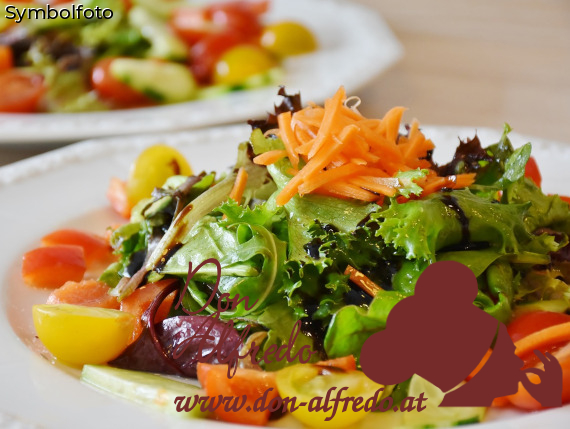 Frische Salate aus besten Zutaten frisch zugestellt.